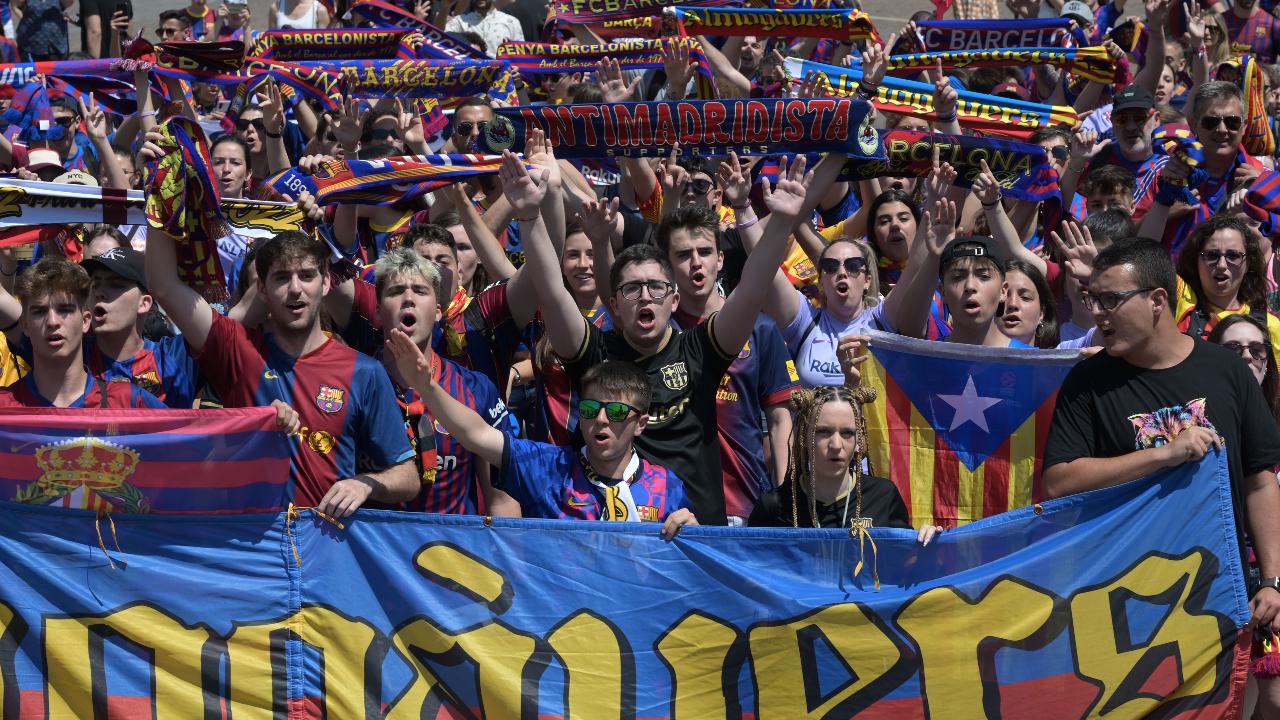 Cori razzisti e saluti nazisti nei quarti di Champions: il Barcellona "daspa" i suoi tifosi